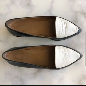 EVERLANE The Point black and white flats